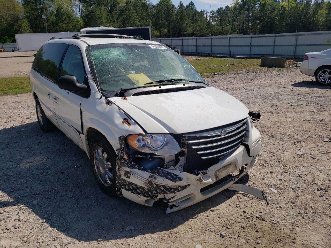 CHRYSLER TOWN & COU 2005 with VIN 2C8GP64L75R247254 - Photo from auction