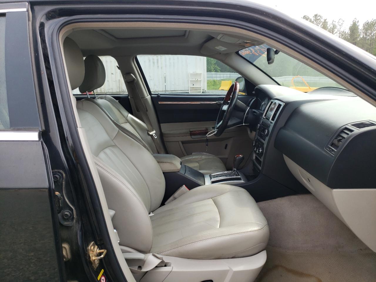 Photo 5 from auction – 2005 CHRYSLER 300C with VIN 2C3AA63H25H657251