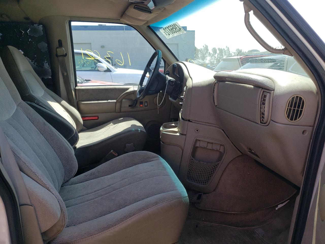 Photo 5 from auction – 1998 CHEVROLET ASTRO with VIN 1GNDM19W5WB118889