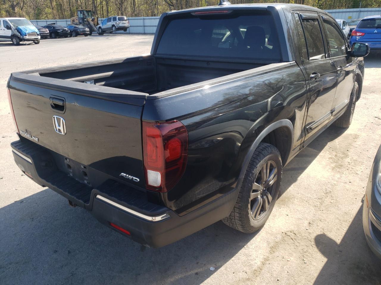 Photo 4 from auction – 2017 HONDA RIDGELINE with VIN 5FPYK3F17HB020801