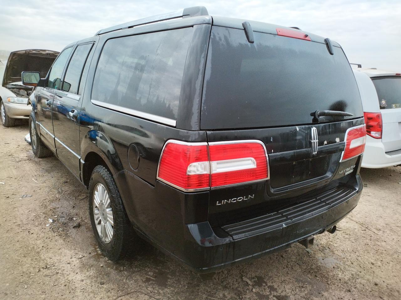 Photo 3 from auction – 2011 LINCOLN NAVIGATOR with VIN 5LMJJ3J58BEJ03422