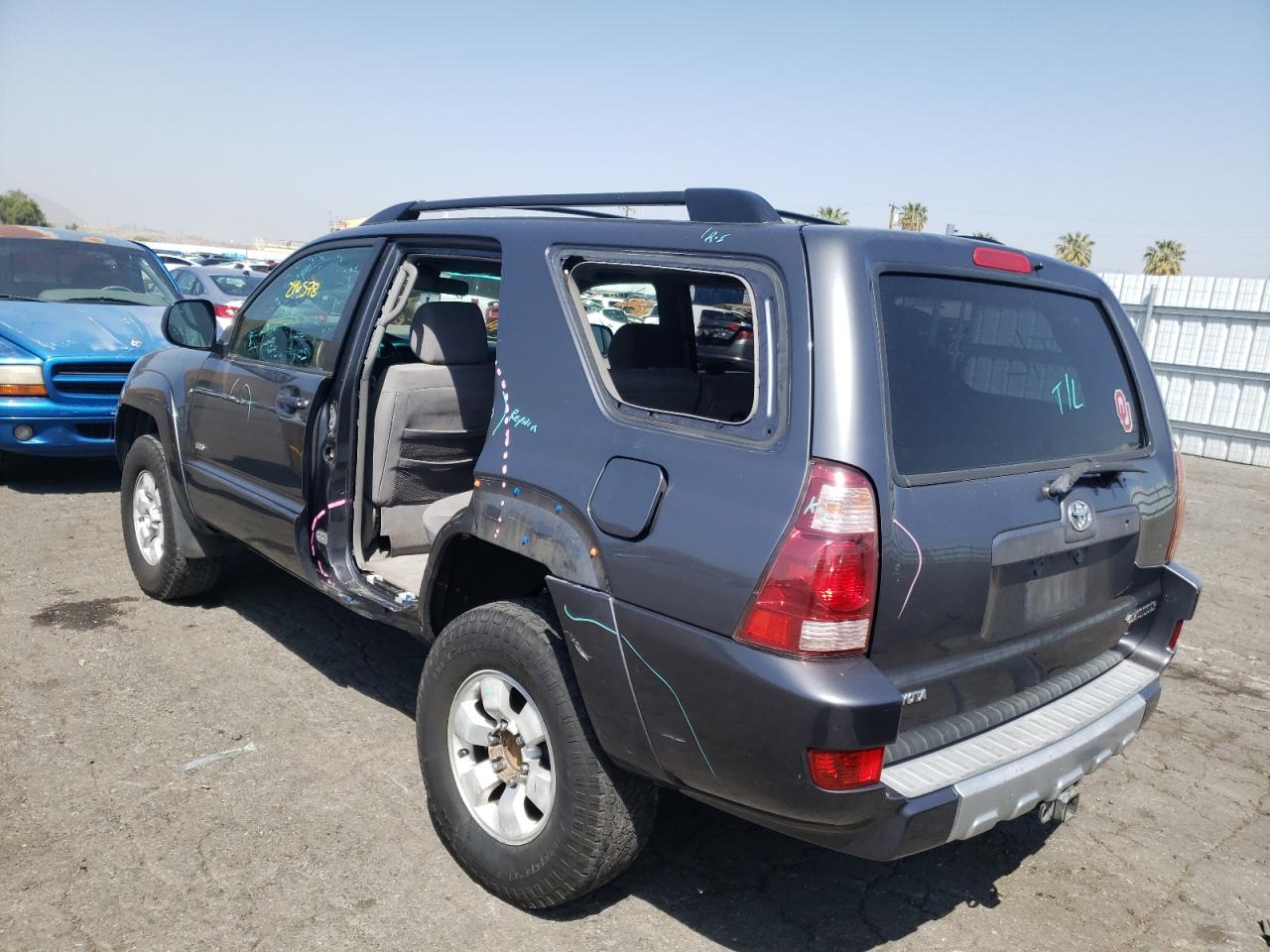 Photo 3 from auction – 2004 TOYOTA 4RUNNER SR with VIN JTEZU14R248011207