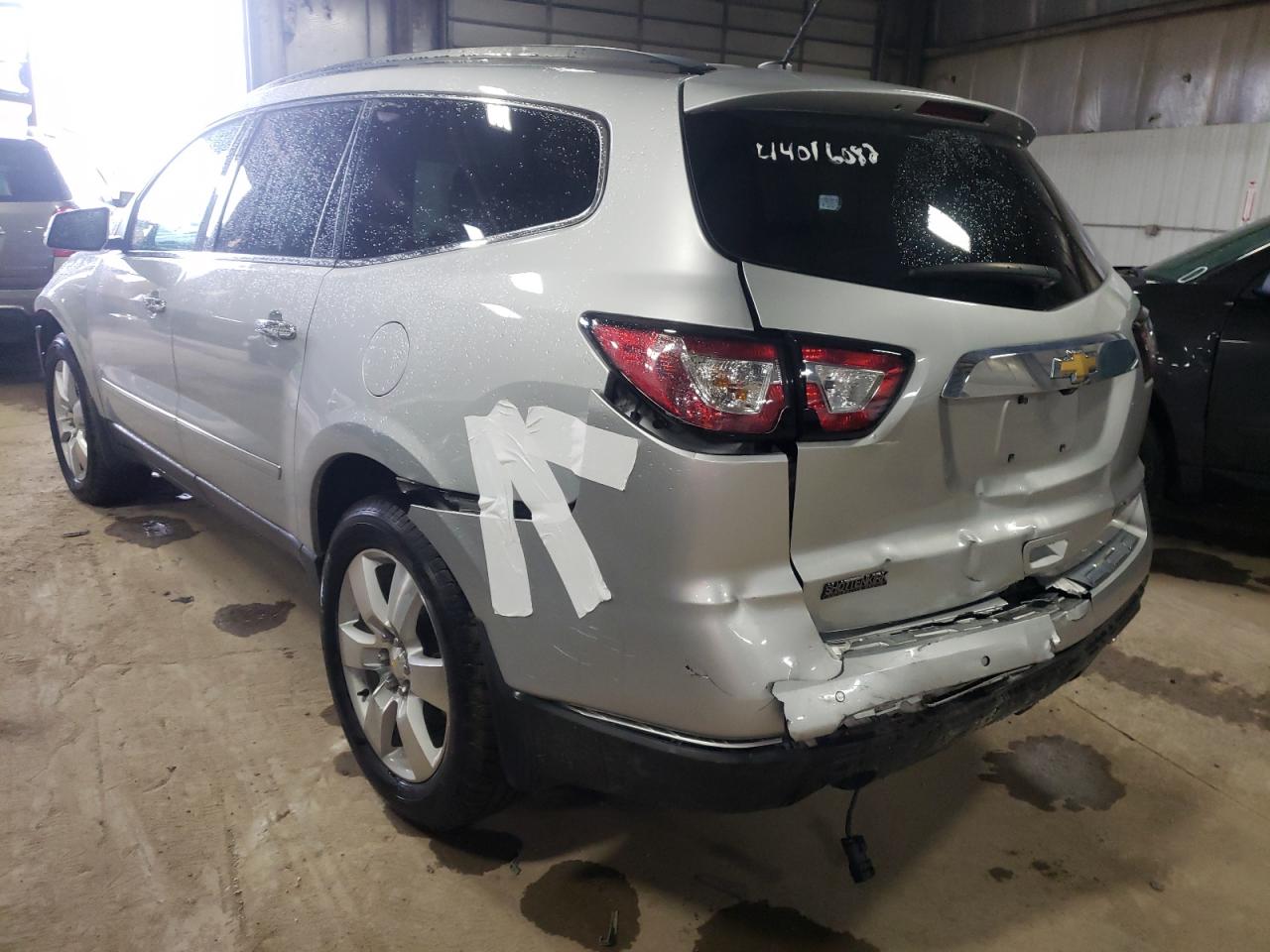 Photo 3 from auction – 2015 CHEVROLET TRAVERSE L with VIN 1GNKRJKD7FJ310385