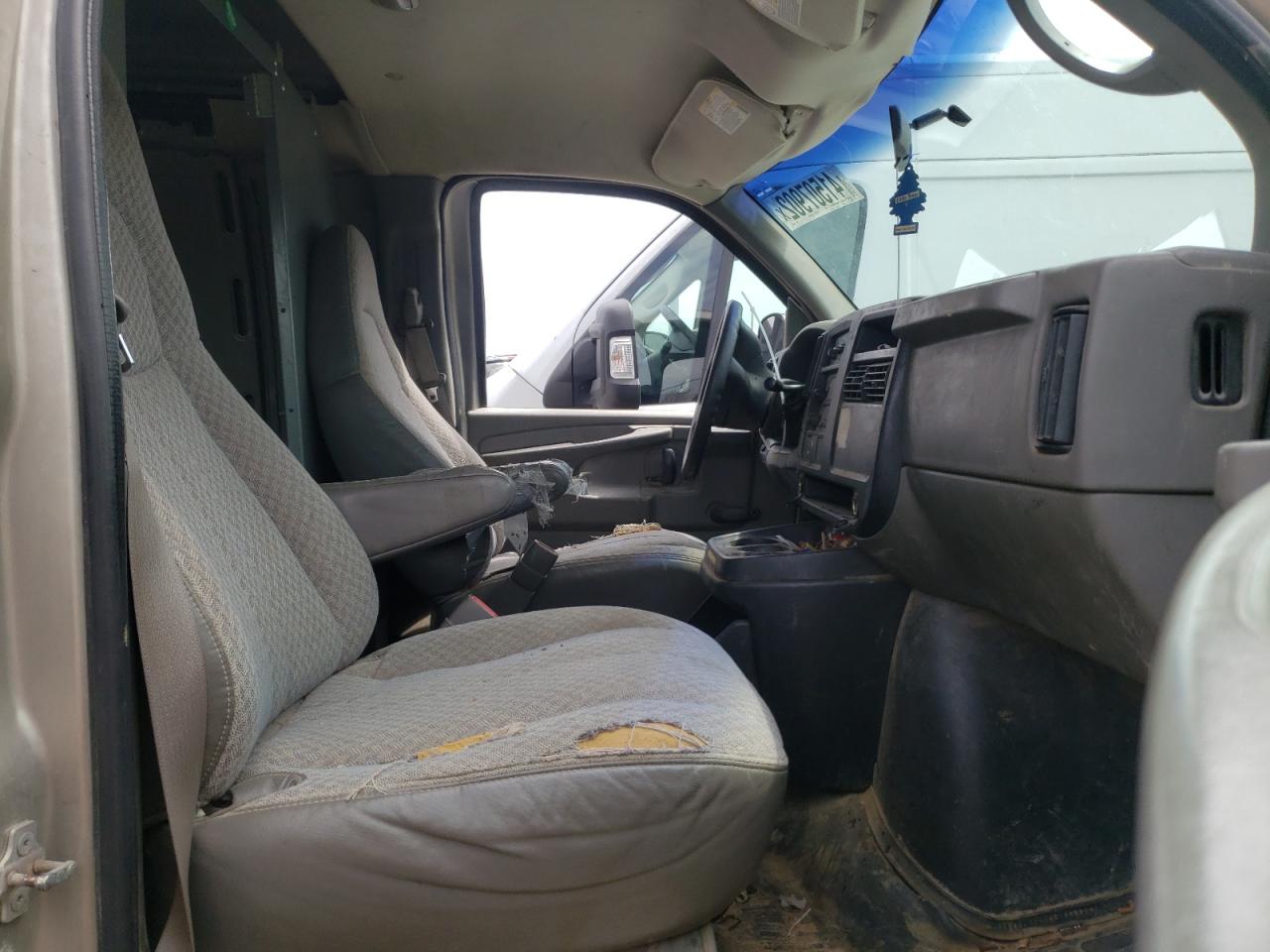 Photo 5 from auction – 2004 CHEVROLET EXPRESS G2 with VIN 1GCGG25V441196387