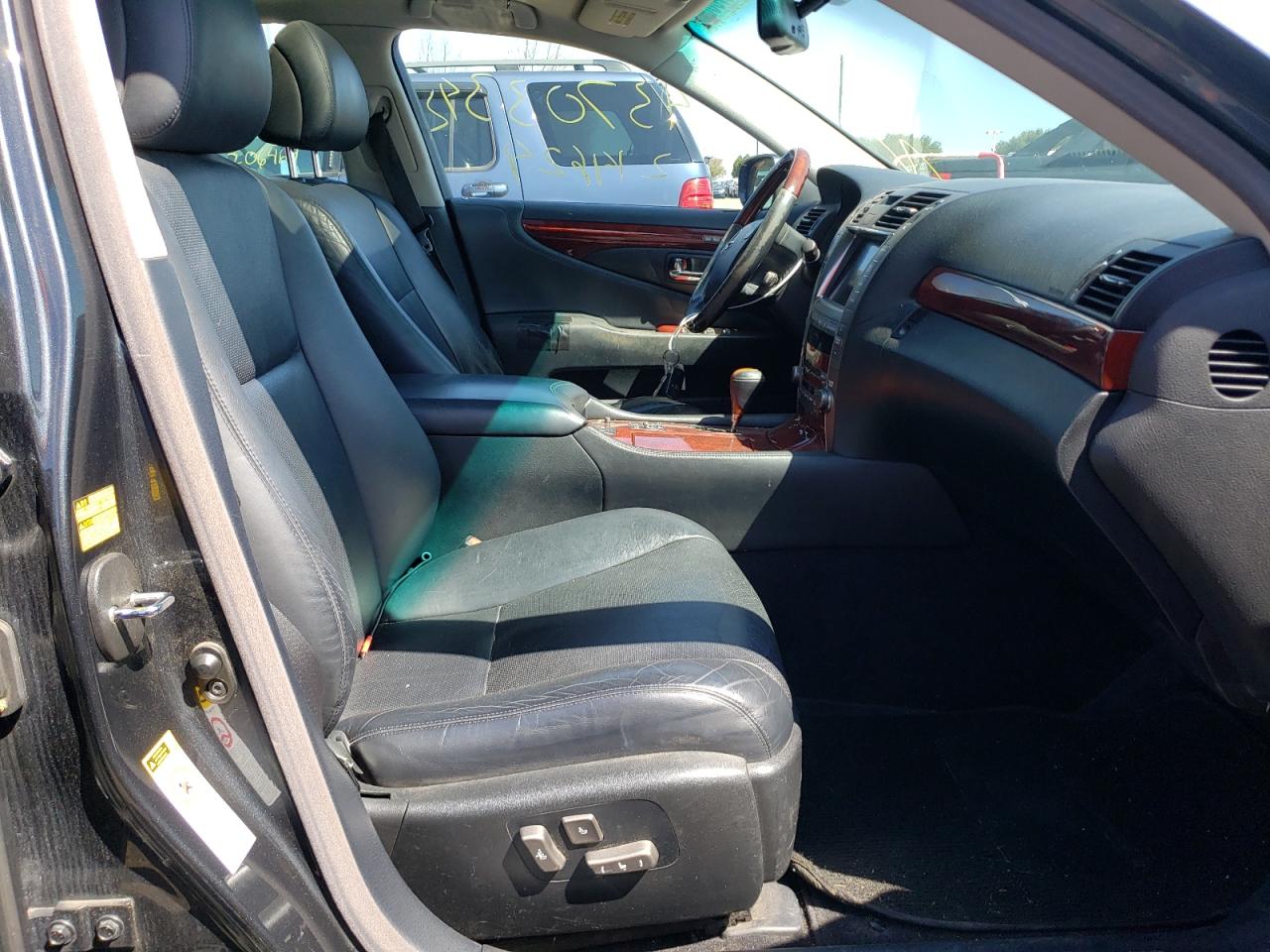 Photo 5 from auction – 2009 LEXUS LS 460 with VIN JTHCL46FX95001095