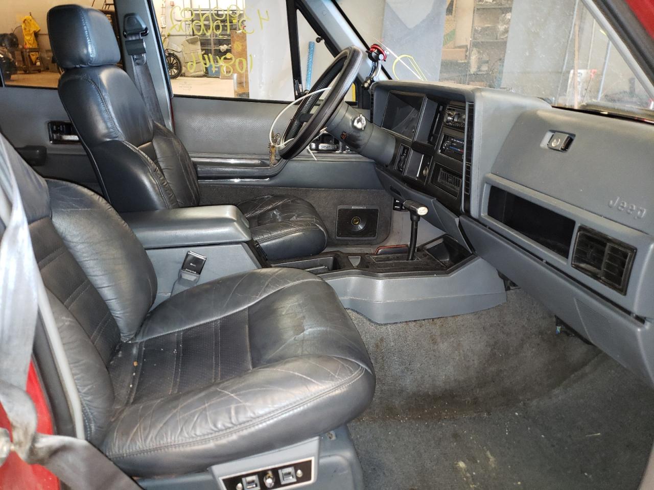 Photo 5 from auction – 1990 JEEP CHEROKEE L with VIN 1J4FJ78L3LL289161