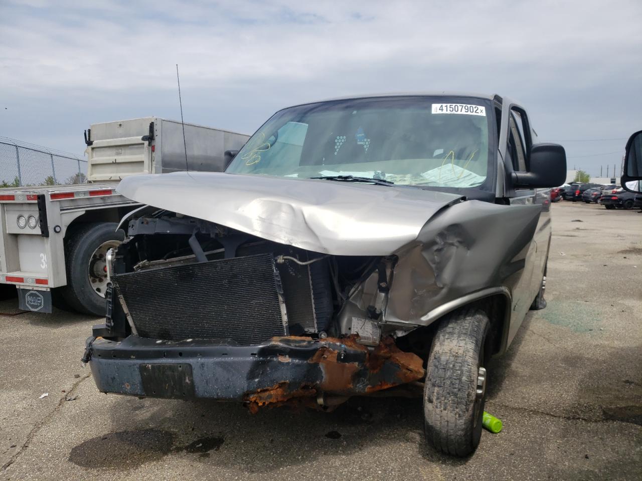 Photo 2 from auction – 2004 CHEVROLET EXPRESS G2 with VIN 1GCGG25V441196387