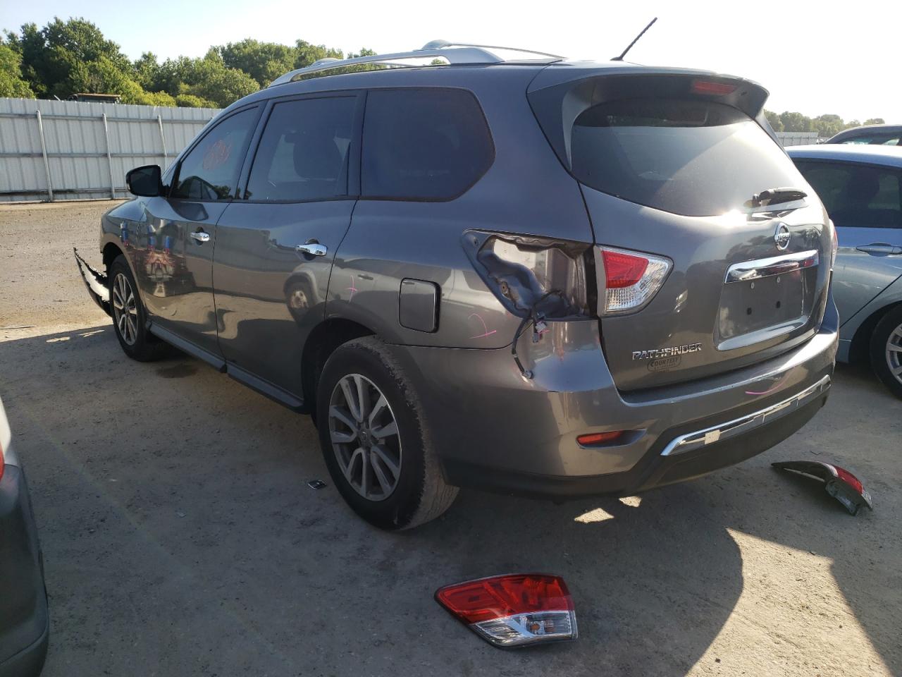 Photo 3 from auction – 2015 NISSAN PATHFINDER with VIN 5N1AR2MN5FC689001