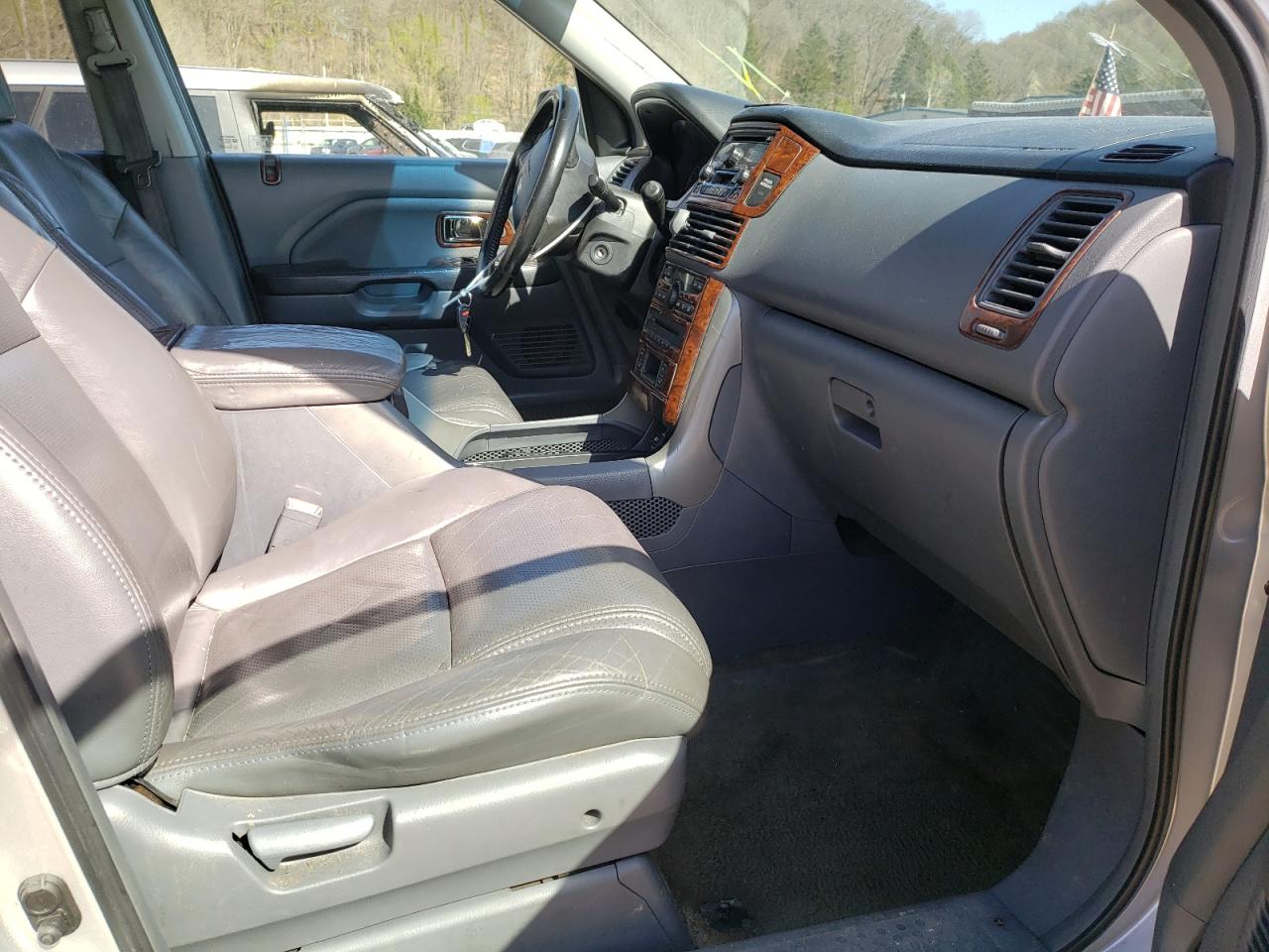 Photo 5 from auction – 2005 HONDA PILOT EXL with VIN 5FNYF18535B020422