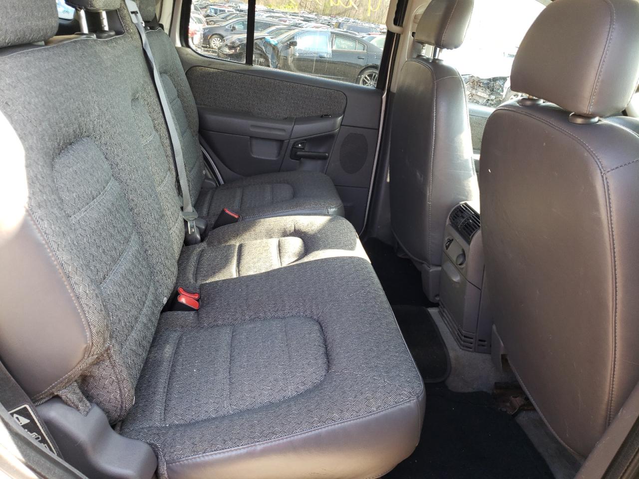 Photo 6 from auction – 2003 FORD EXPLORER X with VIN 1FMZU72K73UC30081