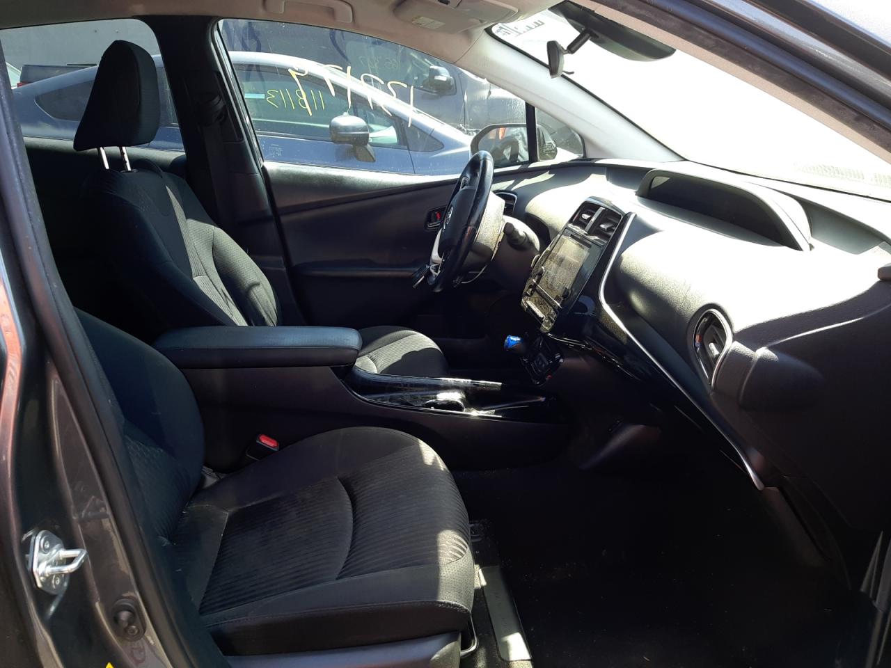 Photo 5 from auction – 2018 TOYOTA PRIUS PRIM with VIN JTDKARFP7J3078001