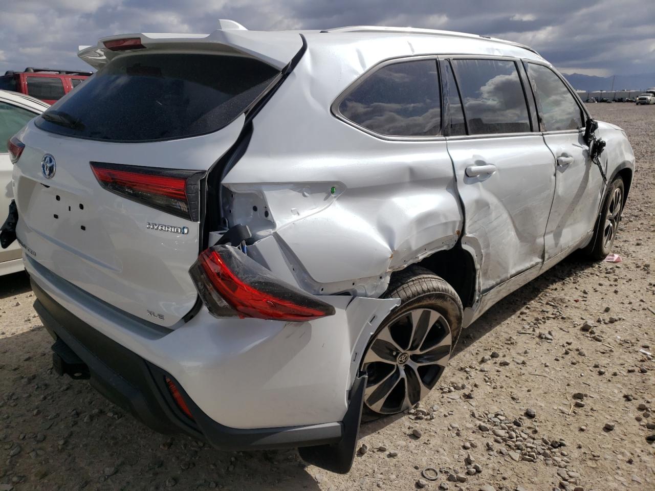Photo 4 from auction – 2022 TOYOTA HIGHLANDER with VIN 5TDGBRCH9NS548999