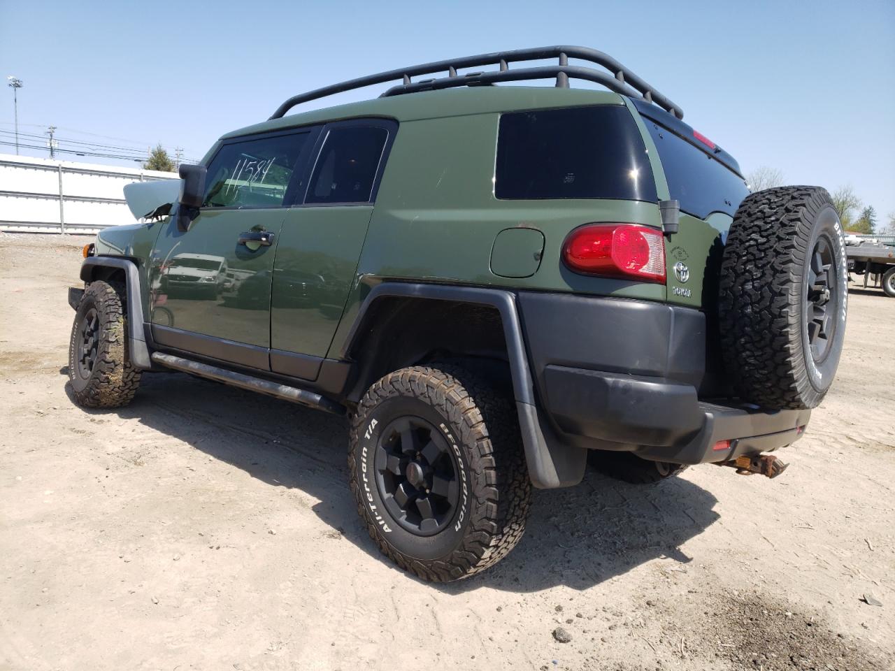 Photo 3 from auction – 2011 TOYOTA FJ CRUISER with VIN JTEBU4BF4BK114589