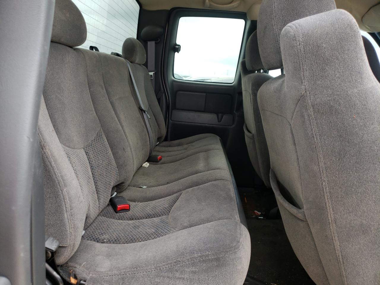 Photo 6 from auction – 2006 CHEVROLET SILVERADO with VIN 1GCHK29UX6E107163
