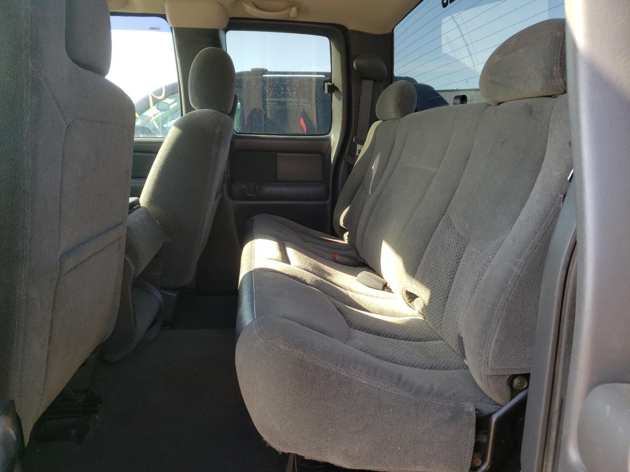 Photo 6 from auction – 2005 CHEVROLET SILVERADO with VIN 2GCEK19B751107679