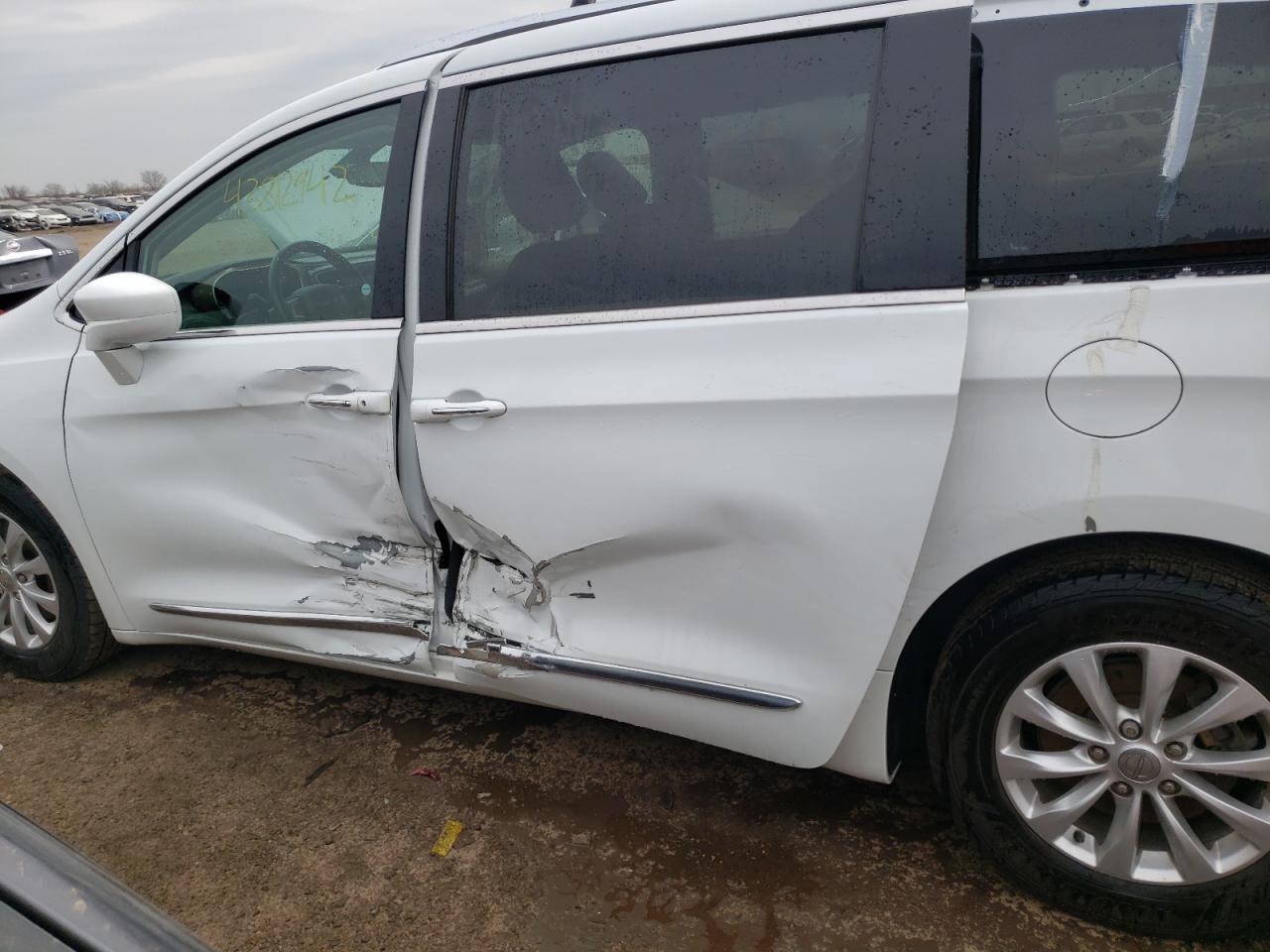 Photo 9 from auction – 2018 CHRYSLER PACIFICA T with VIN 2C4RC1BG0JR120712