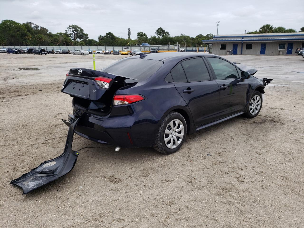 Photo 4 from auction – 2022 TOYOTA COROLLA LE with VIN 5YFEPMAE3NP305699