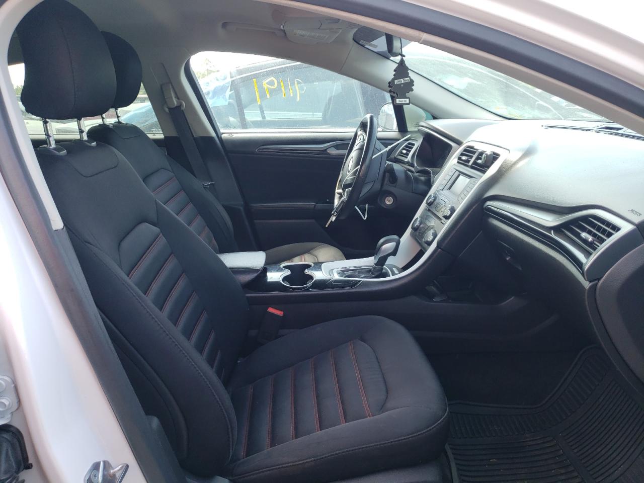 Photo 5 from auction – 2015 FORD FUSION SE with VIN 3FA6P0H78FR261849