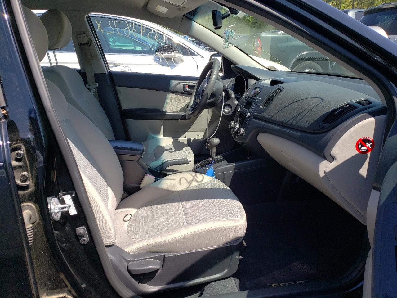 Photo 5 from auction – 2010 KIA FORTE EX with VIN KNAFU4A29A5808323