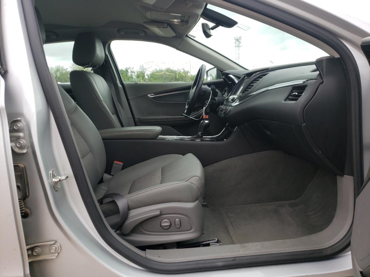 Photo 5 from auction – 2017 CHEVROLET IMPALA LT with VIN 2G1105S32H9100474
