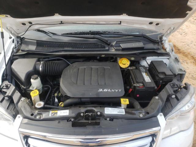 Photo 7 from auction – 2015 CHRYSLER TOWN & COU with VIN 2C4RC1BG3FR730515