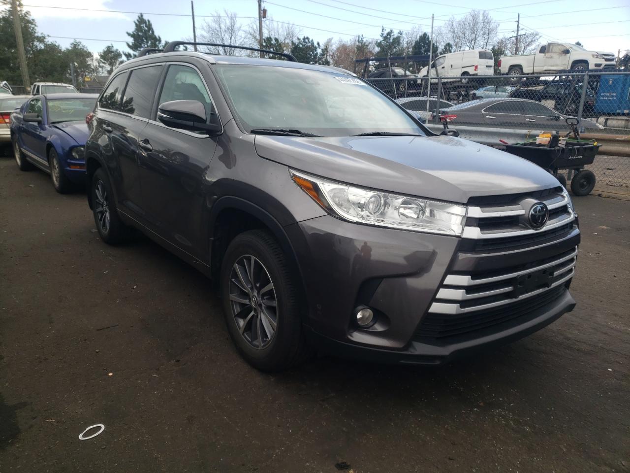 TOYOTA HIGHLANDER 2017 with VIN 5TDJZRFH0HS478150 - Photo from auction