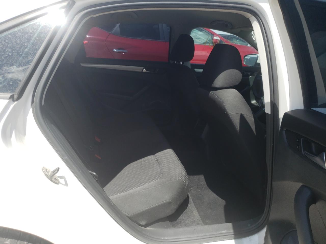 Photo 6 from auction – 2014 VOLKSWAGEN PASSAT S with VIN 1VWAP7A33EC027097