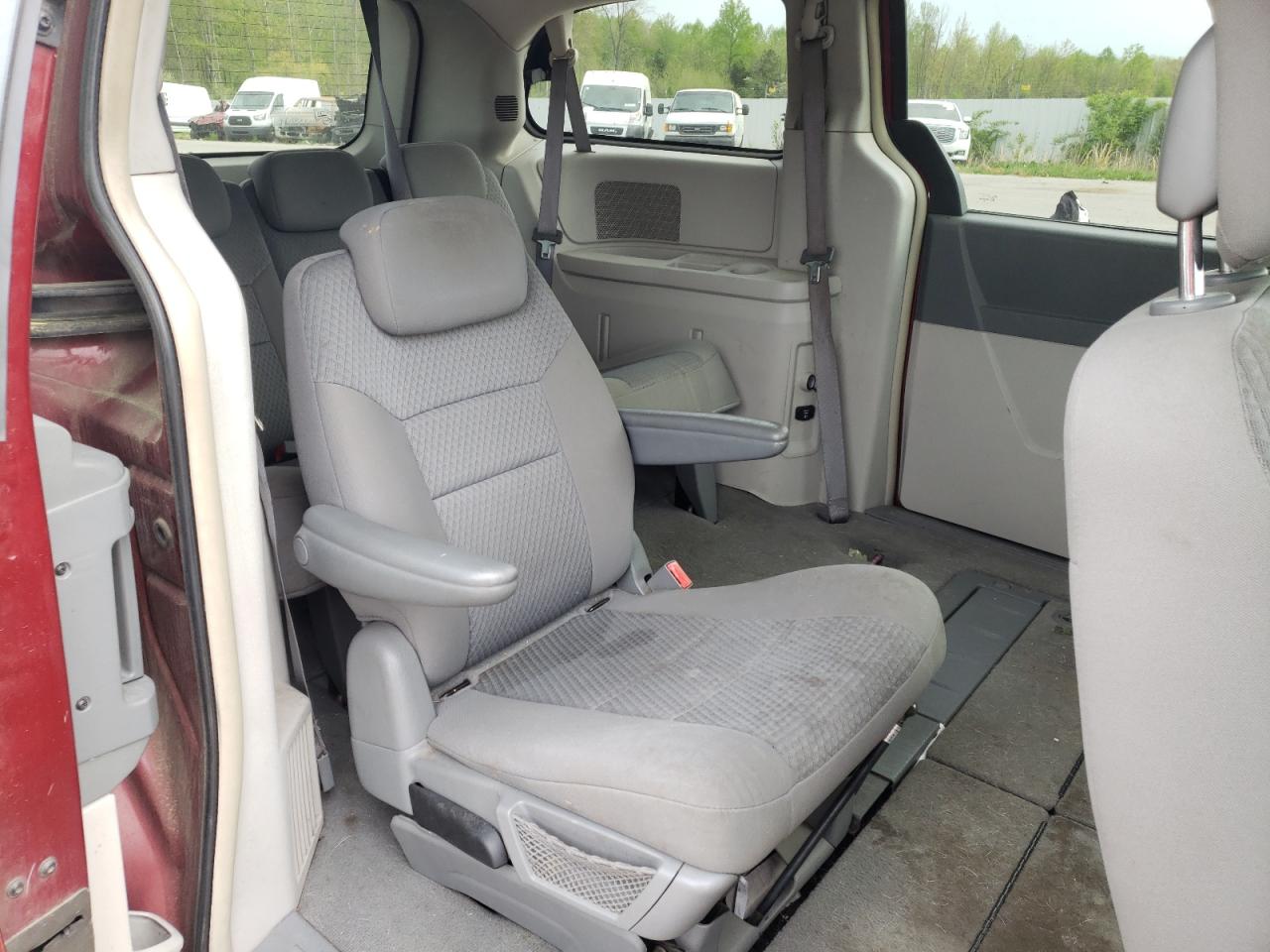 Photo 6 from auction – 2010 DODGE GRAND CARA with VIN 2D4RN5D14AR367275