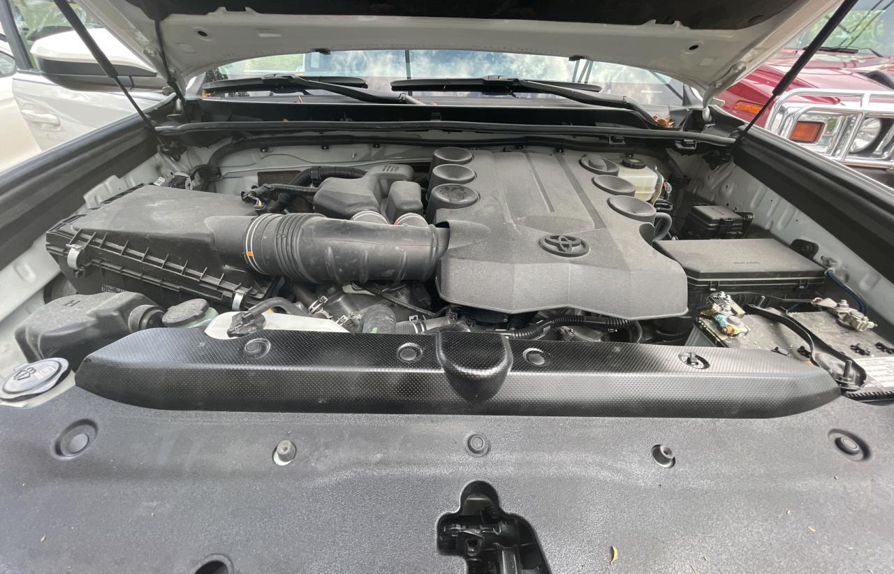 Photo 7 from auction – 2020 TOYOTA 4RUNNER SR with VIN JTEBU5JR6L5749993