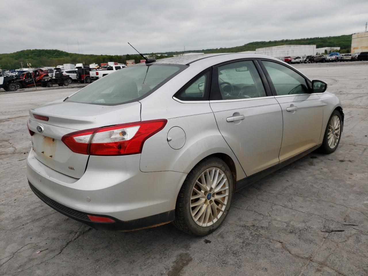 Photo 4 from auction – 2012 FORD FOCUS SEL with VIN 1FAHP3H24CL173969