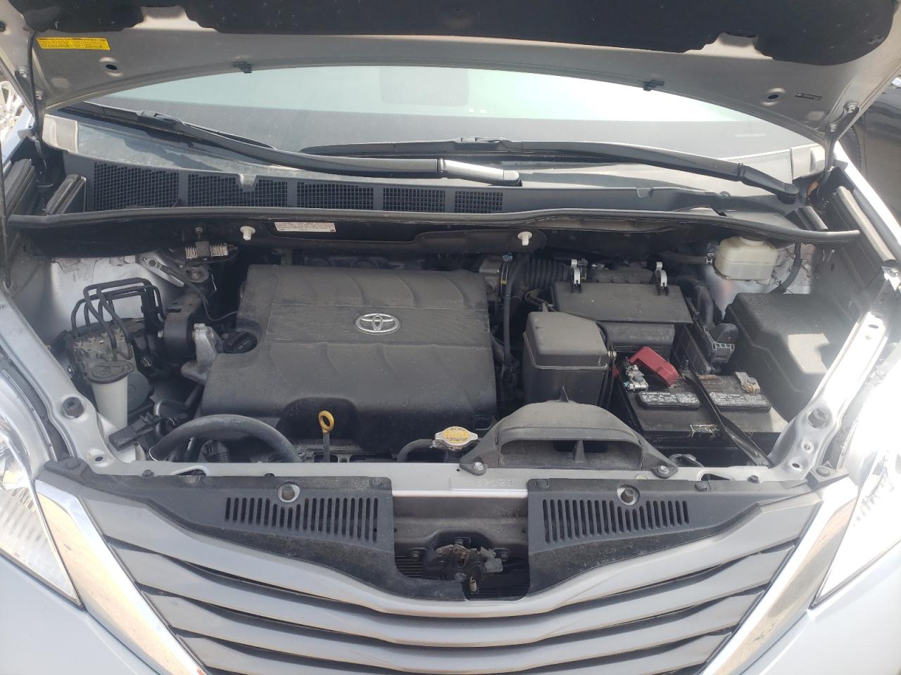 Photo 7 from auction – 2014 TOYOTA SIENNA XLE with VIN 5TDYK3DC8ES455072