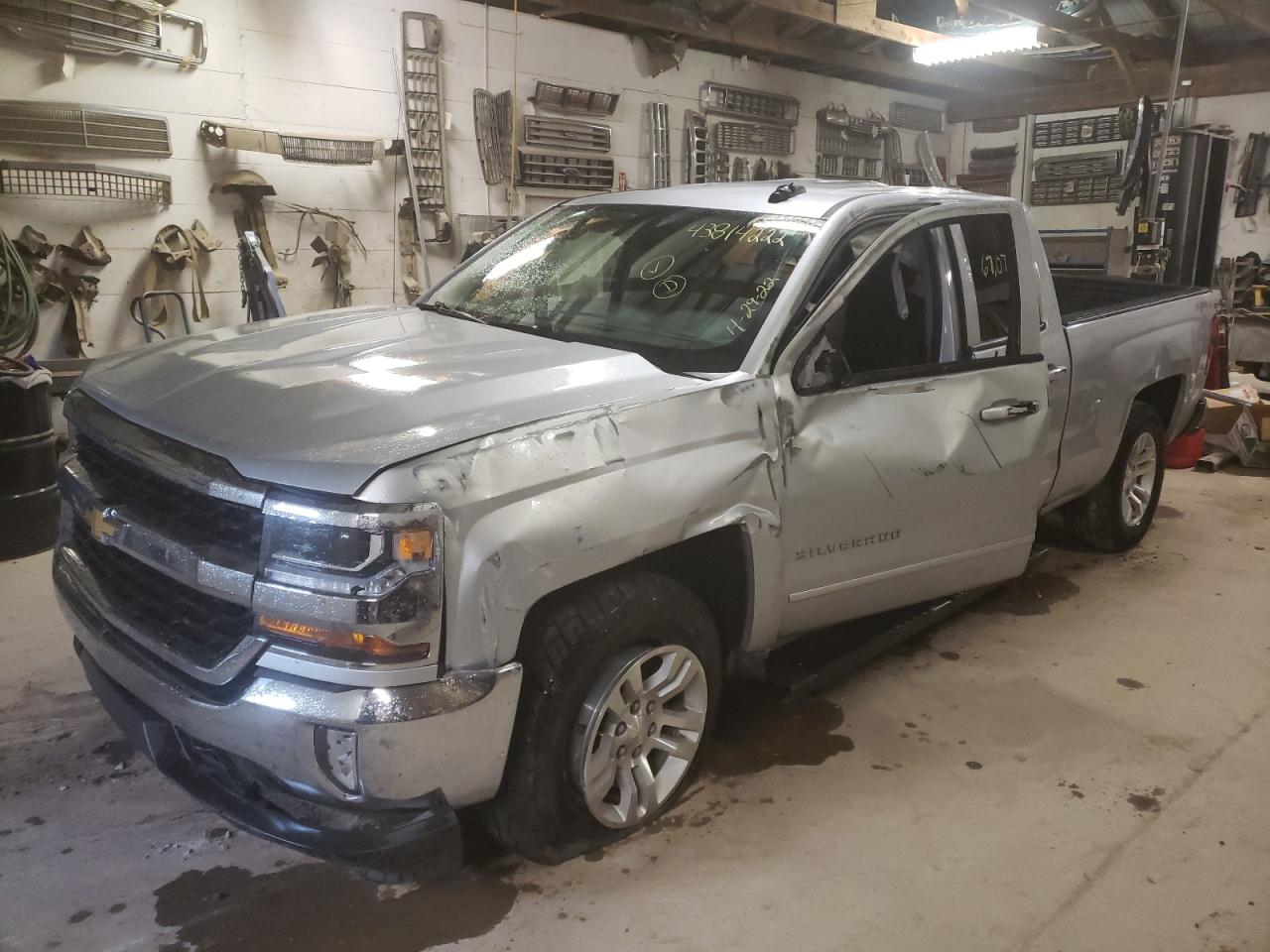Photo 2 from auction – 2017 CHEVROLET SILVERADO with VIN 1GCVKREC3HZ319665