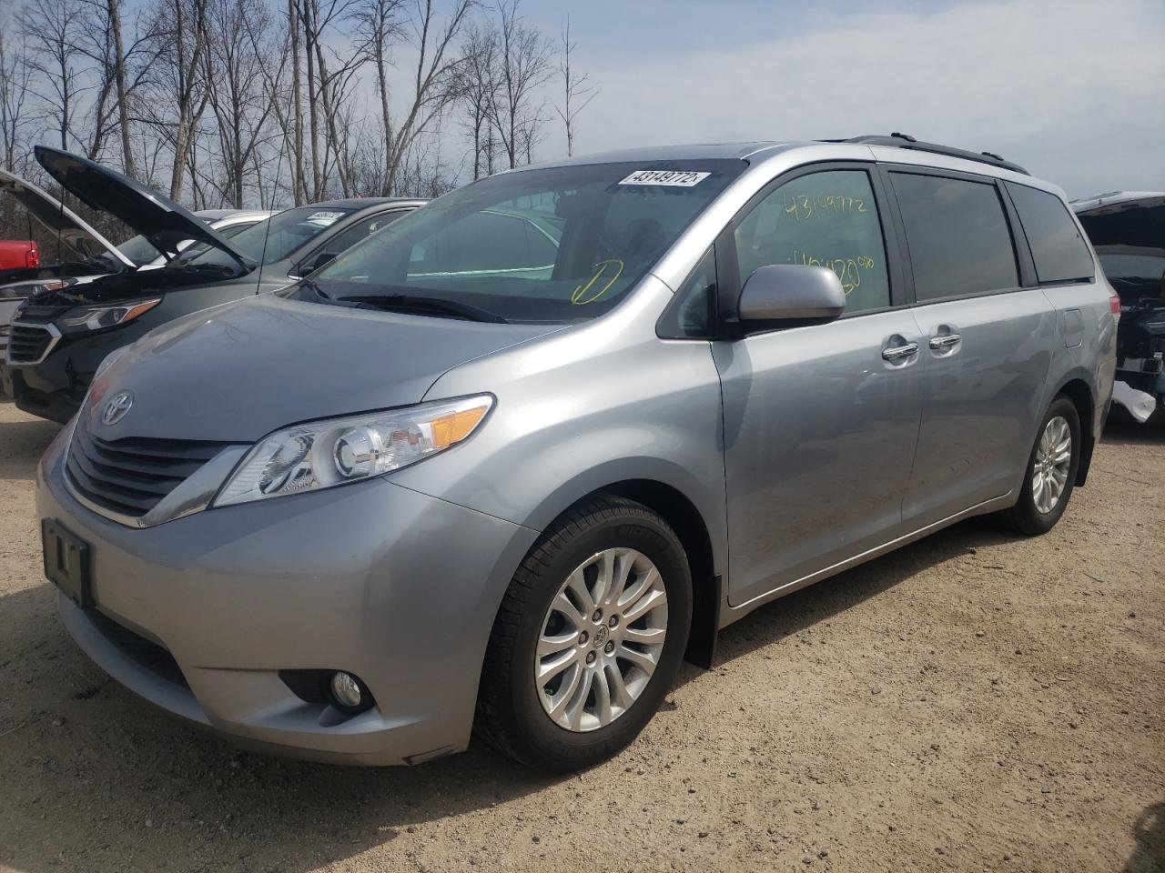 Photo 2 from auction – 2014 TOYOTA SIENNA XLE with VIN 5TDYK3DC8ES455072