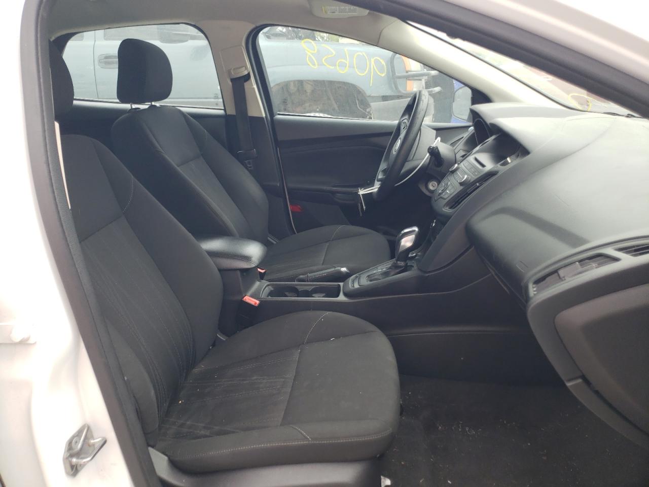 Photo 5 from auction – 2016 FORD FOCUS SE with VIN 1FADP3K24GL221807