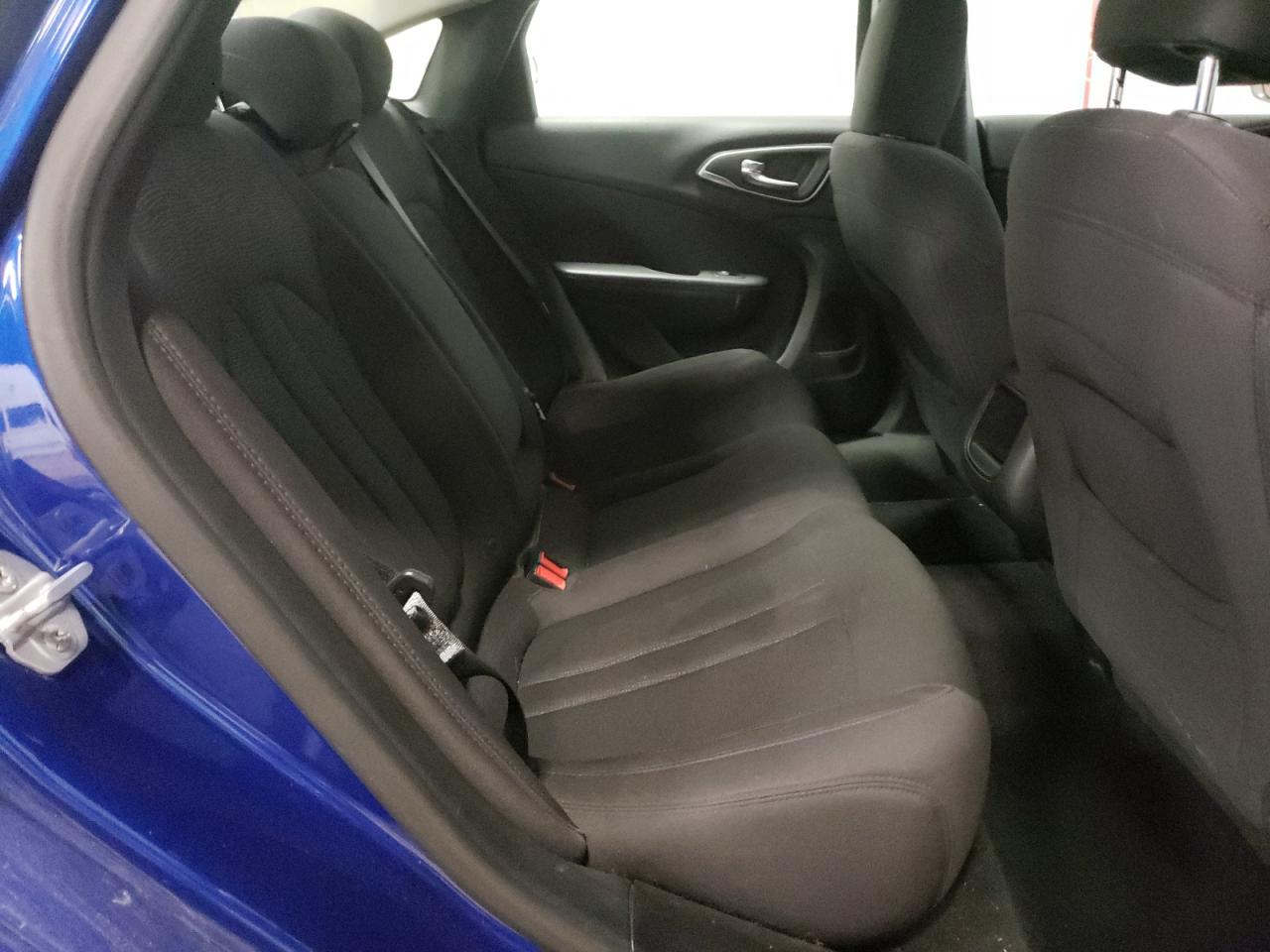Photo 6 from auction – 2015 CHRYSLER 200 LIMITE with VIN 1C3CCCAB1FN571566