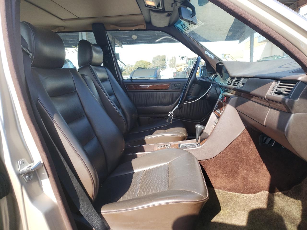Photo 5 from auction – 1991 MERCEDES-BENZ 300 E with VIN WDBEA30D1MB336031