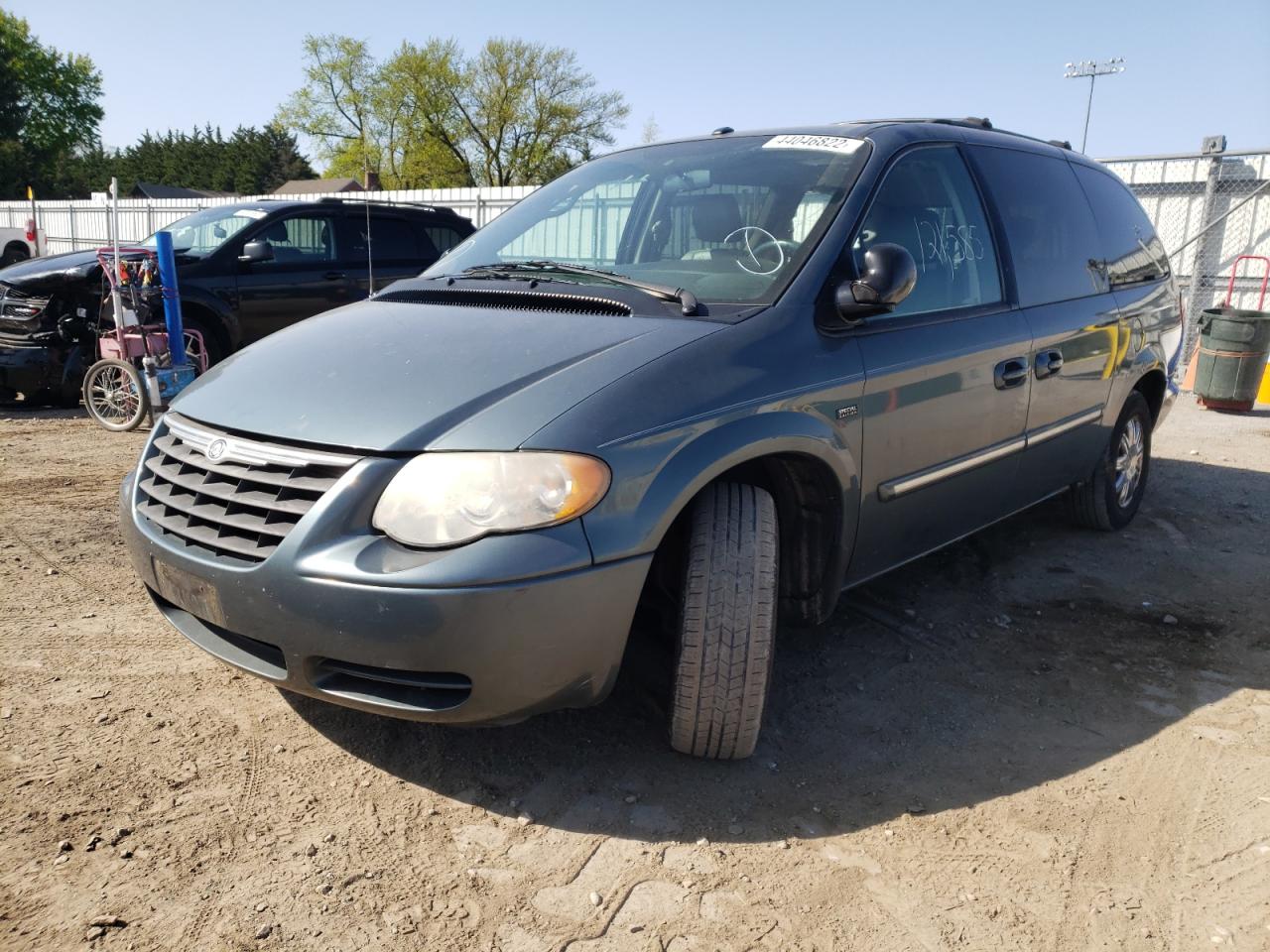 Photo 2 from auction – 2007 CHRYSLER TOWN & COU with VIN 2A4GP54L87R279350