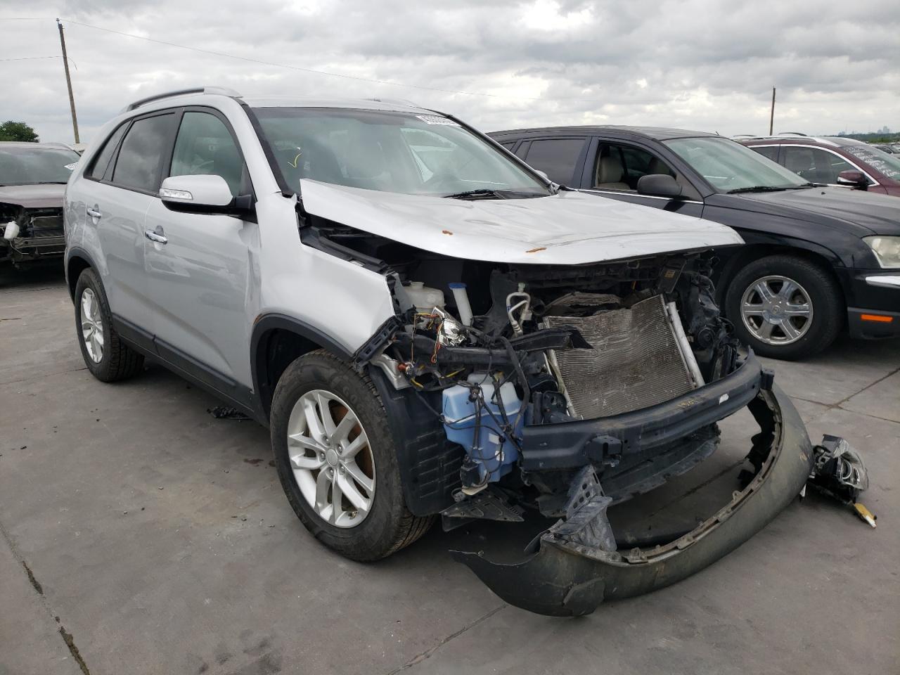 KIA SORENTO LX 2015 with VIN 5XYKT4A60FG559660 - Photo from auction