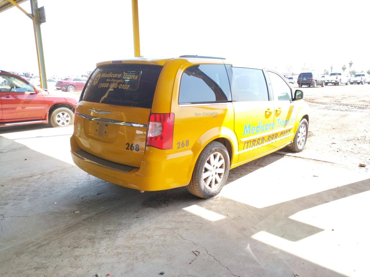 Photo 4 from auction – 2015 CHRYSLER TOWN & COU with VIN 2C4RC1BG6FR727043