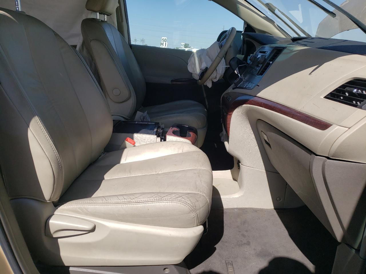 Photo 5 from auction – 2011 TOYOTA SIENNA XLE with VIN 5TDYK3DC2BS112849