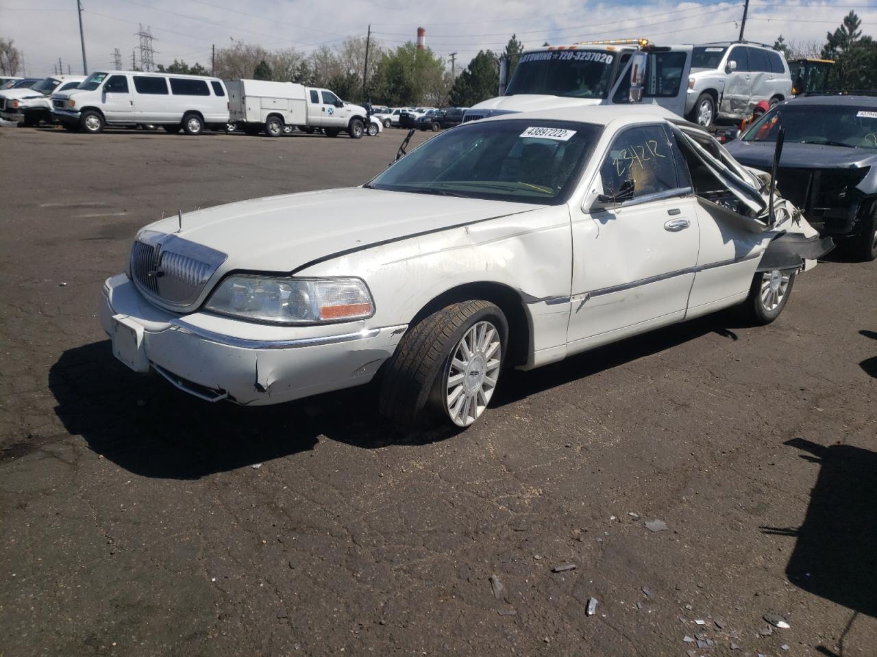 Photo 2 from auction – 2003 LINCOLN TOWN CAR E with VIN 1LNHM81W43Y671990