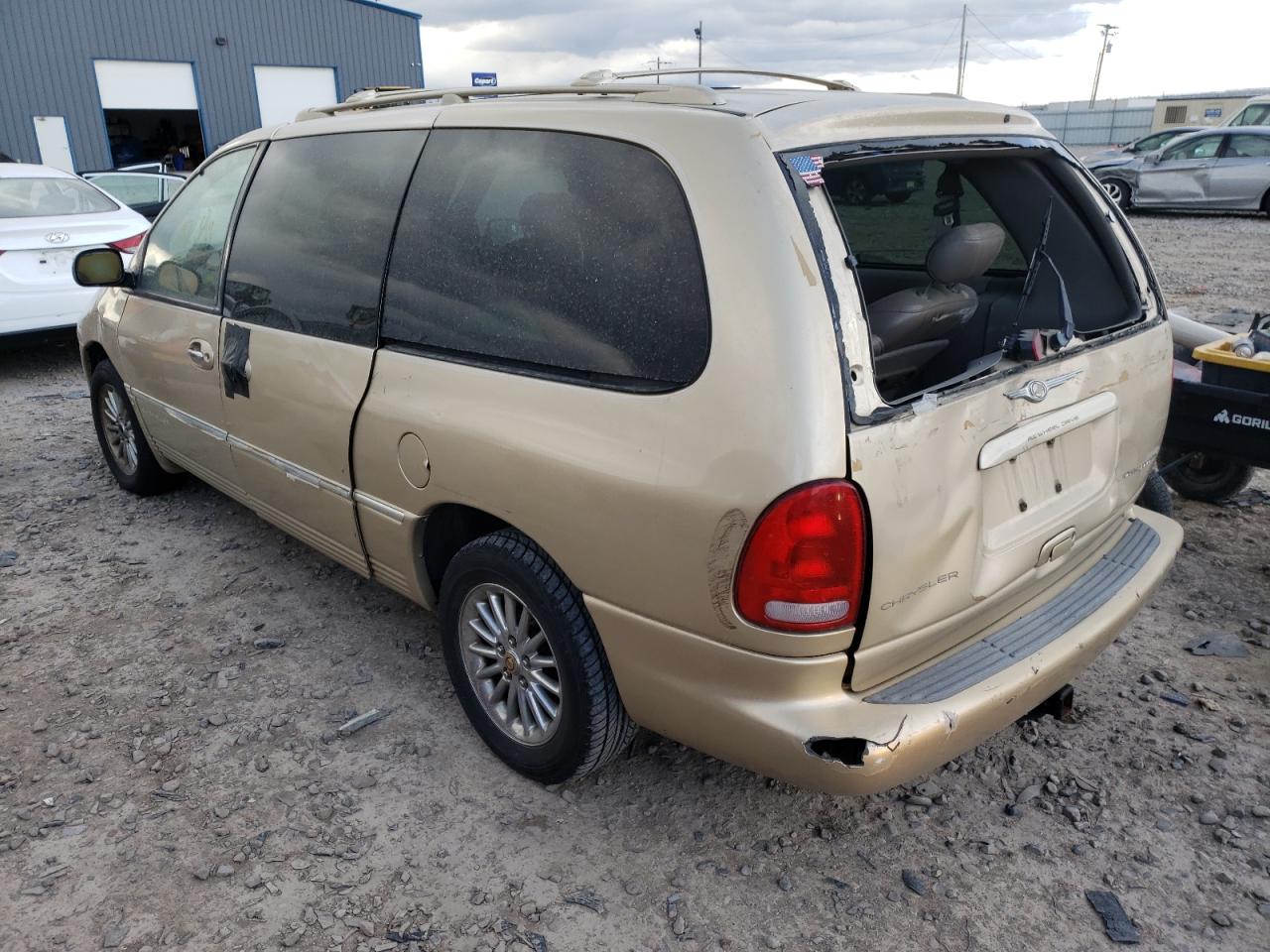 Photo 3 from auction – 2000 CHRYSLER TOWN & COU with VIN 1C4GT64L6YB721114
