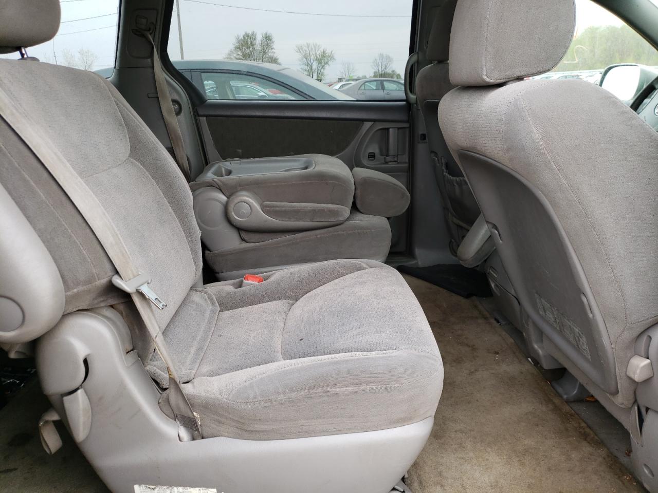 Photo 6 from auction – 2004 TOYOTA SIENNA XLE with VIN 5TDZA22C64S061749