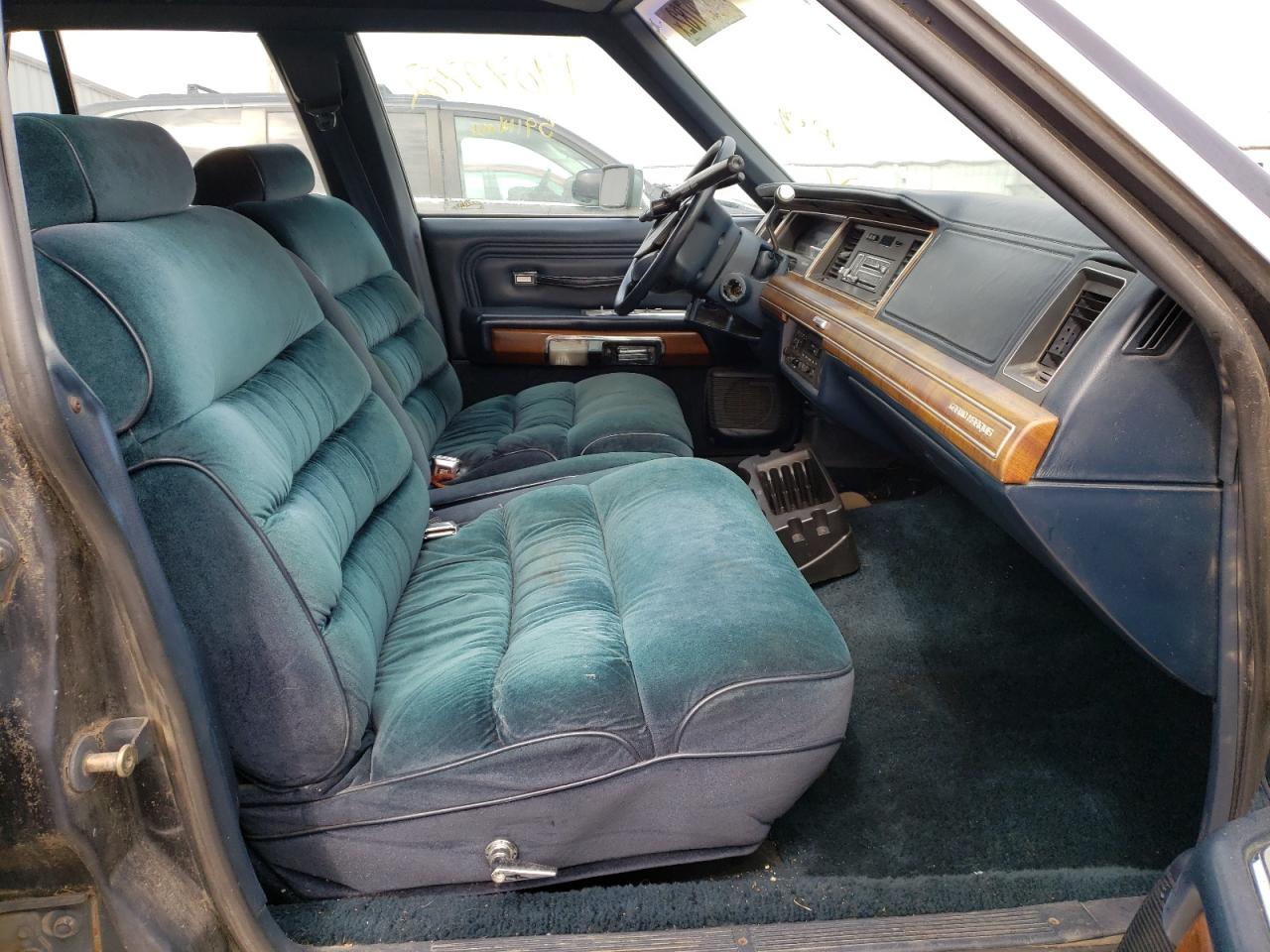 Photo 5 from auction – 1990 MERCURY GRAND MARQ with VIN 2MECM74F3LX605305