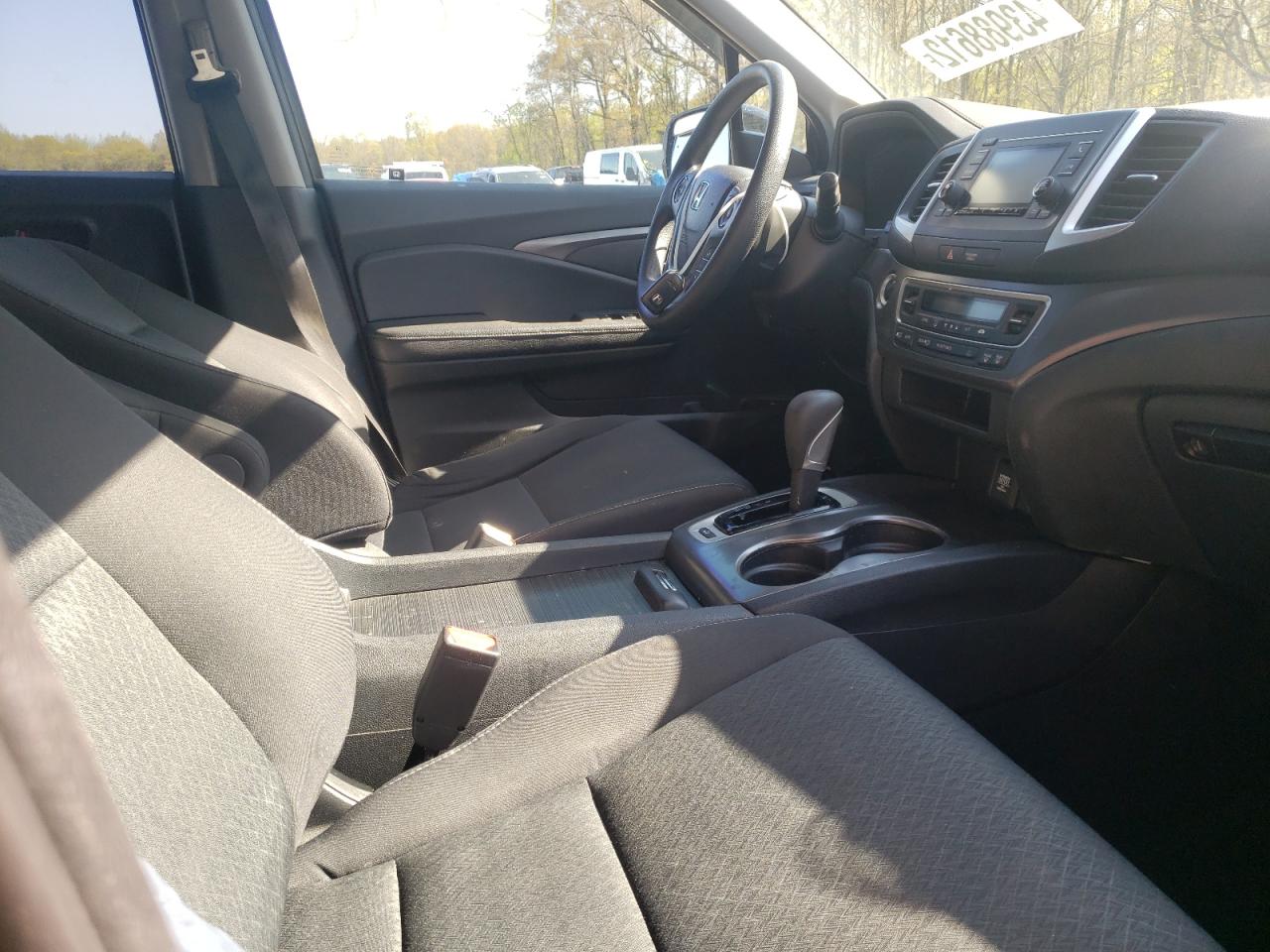 Photo 5 from auction – 2017 HONDA RIDGELINE with VIN 5FPYK3F17HB020801