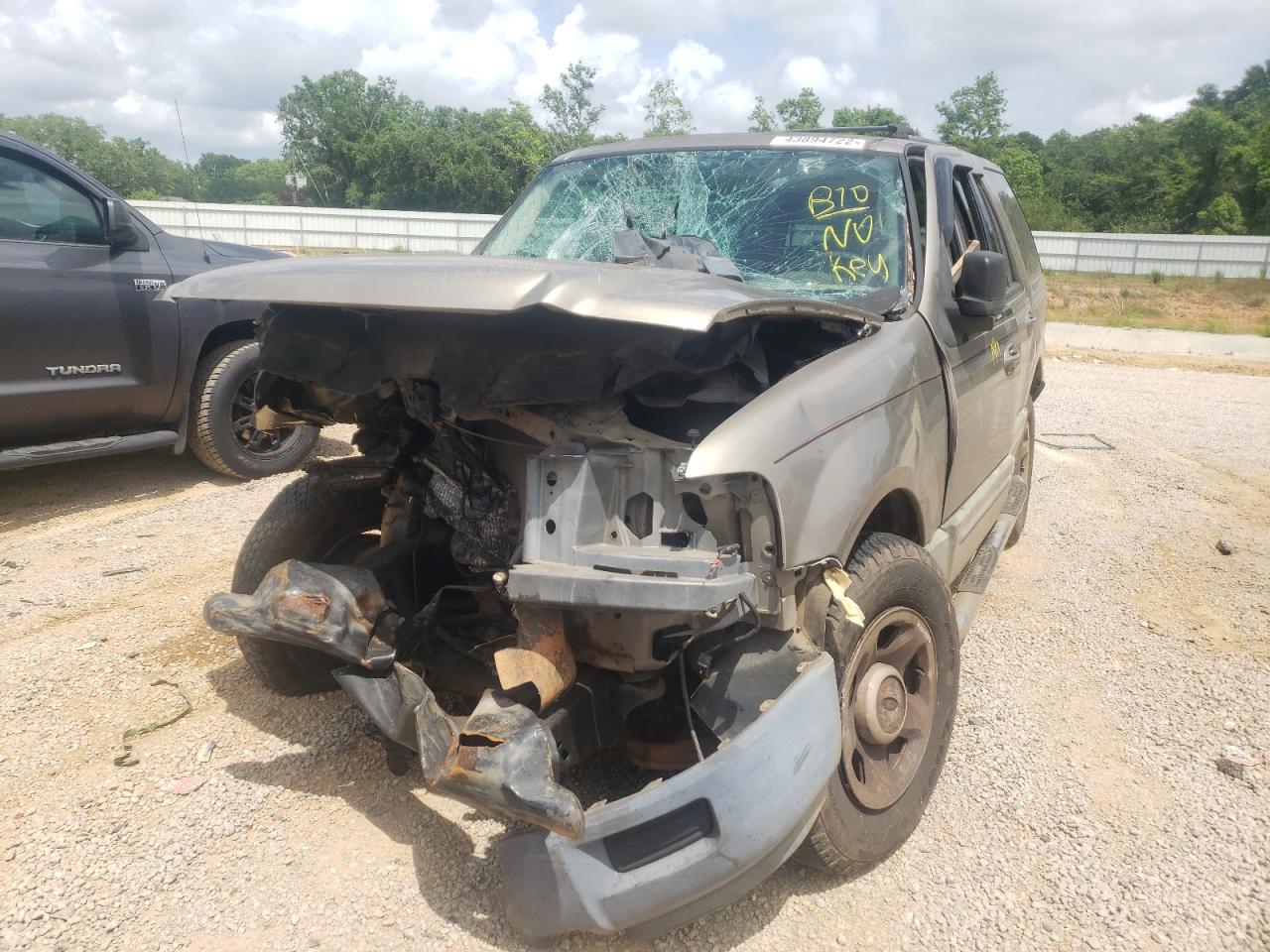 Photo 2 from auction – 2003 FORD EXPEDITION with VIN 1FMRU15W13LC50148