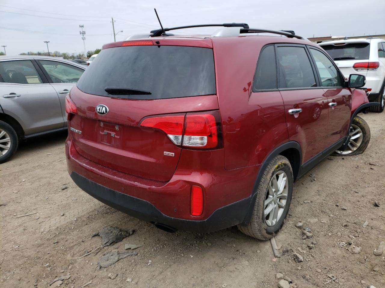 Photo 4 from auction – 2015 KIA SORENTO LX with VIN 5XYKT3A68FG662254