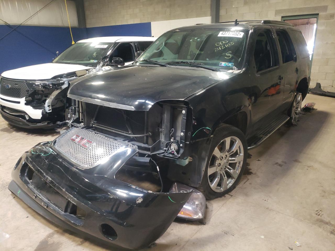 Photo 2 from auction – 2012 GMC YUKON DENA with VIN 1GKS2GEJ7CR196908