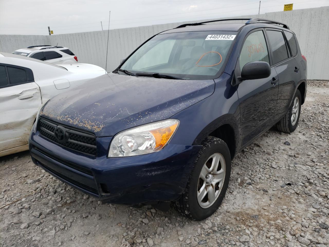 Photo 2 from auction – 2007 TOYOTA RAV4 with VIN JTMZD33V475071087