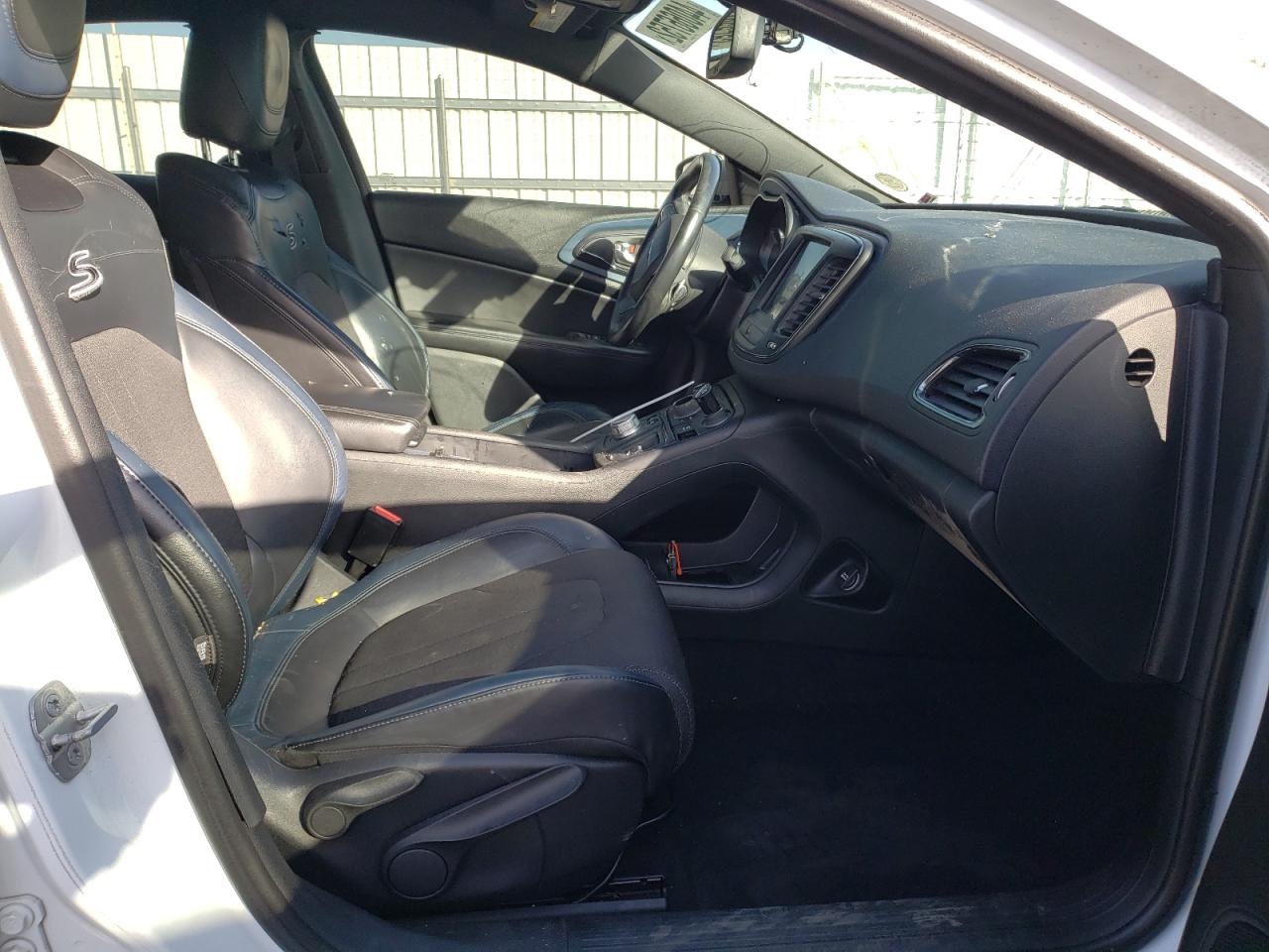 Photo 5 from auction – 2015 CHRYSLER 200 S with VIN 1C3CCCBG6FN532448